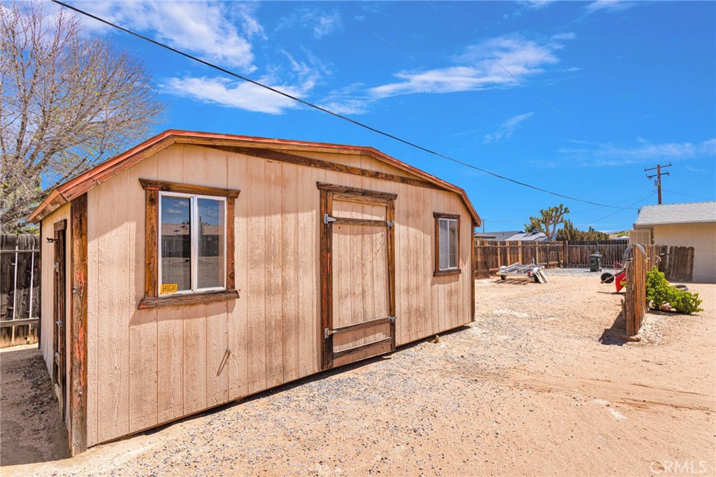 14204 Crow Road Apple Valley, CA 92307 - Photo 43 of 58