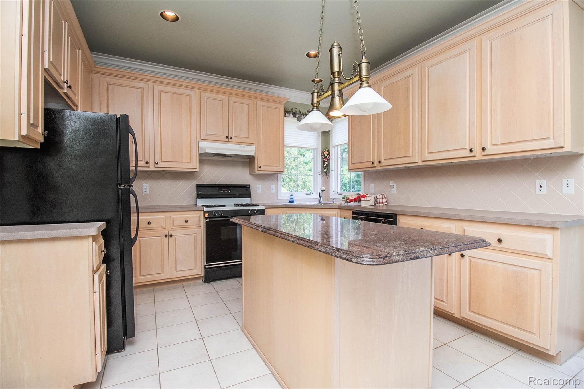 3355 Seminole Court Rochester, MI 48309 - Photo 11 of 41 9.jpg