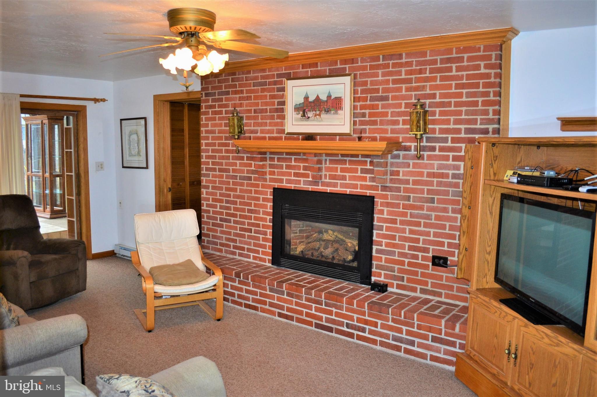 802 Seabreeze Road Cambridge, MD 21613 - Photo 18 of 44 Warm and inviting