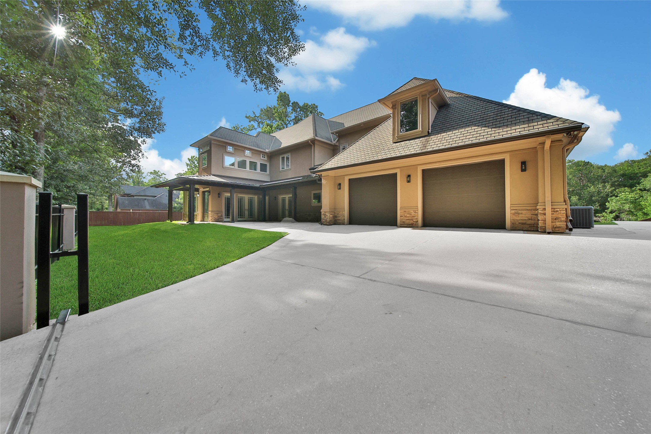 2401 Conastoga Court Conroe, TX 77384 - Photo 2 of 49