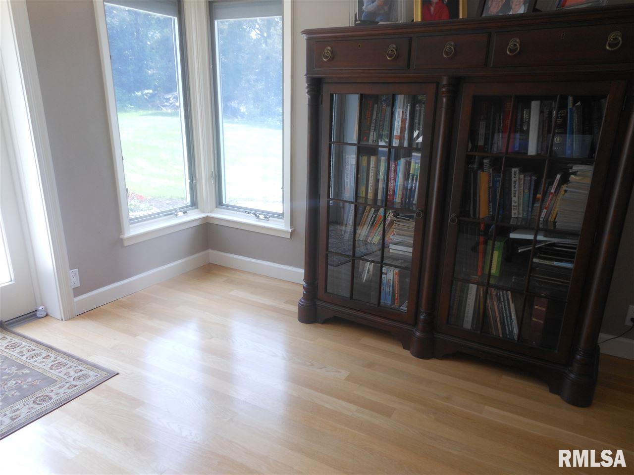 526 West Northgate Road Peoria, IL 61614 - Photo 8 of 33 Gallery Image 8