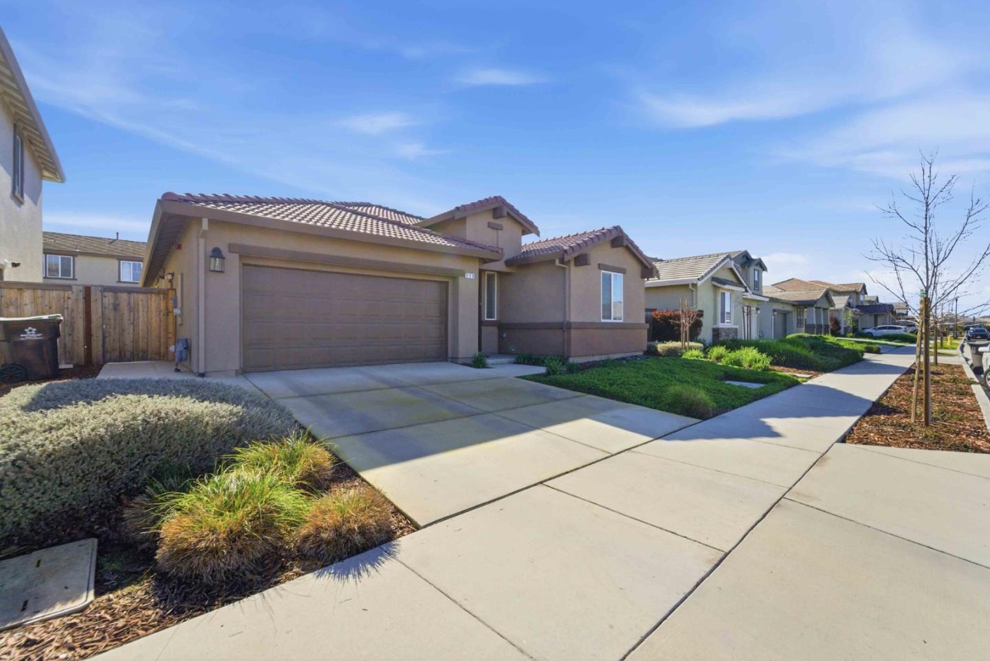958 Shearwater Road Lathrop, CA 95330 - Photo 2 of 48