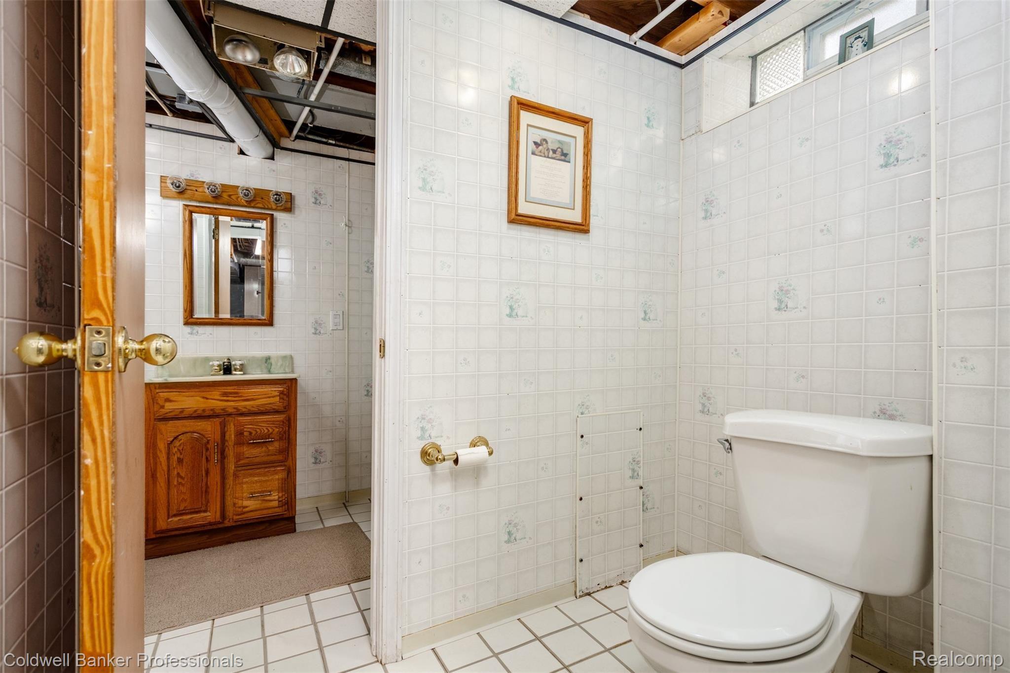 15074 Charles R Avenue Eastpointe, MI 48021 - Photo 42 of 55 15074 Charles R S050.jpg