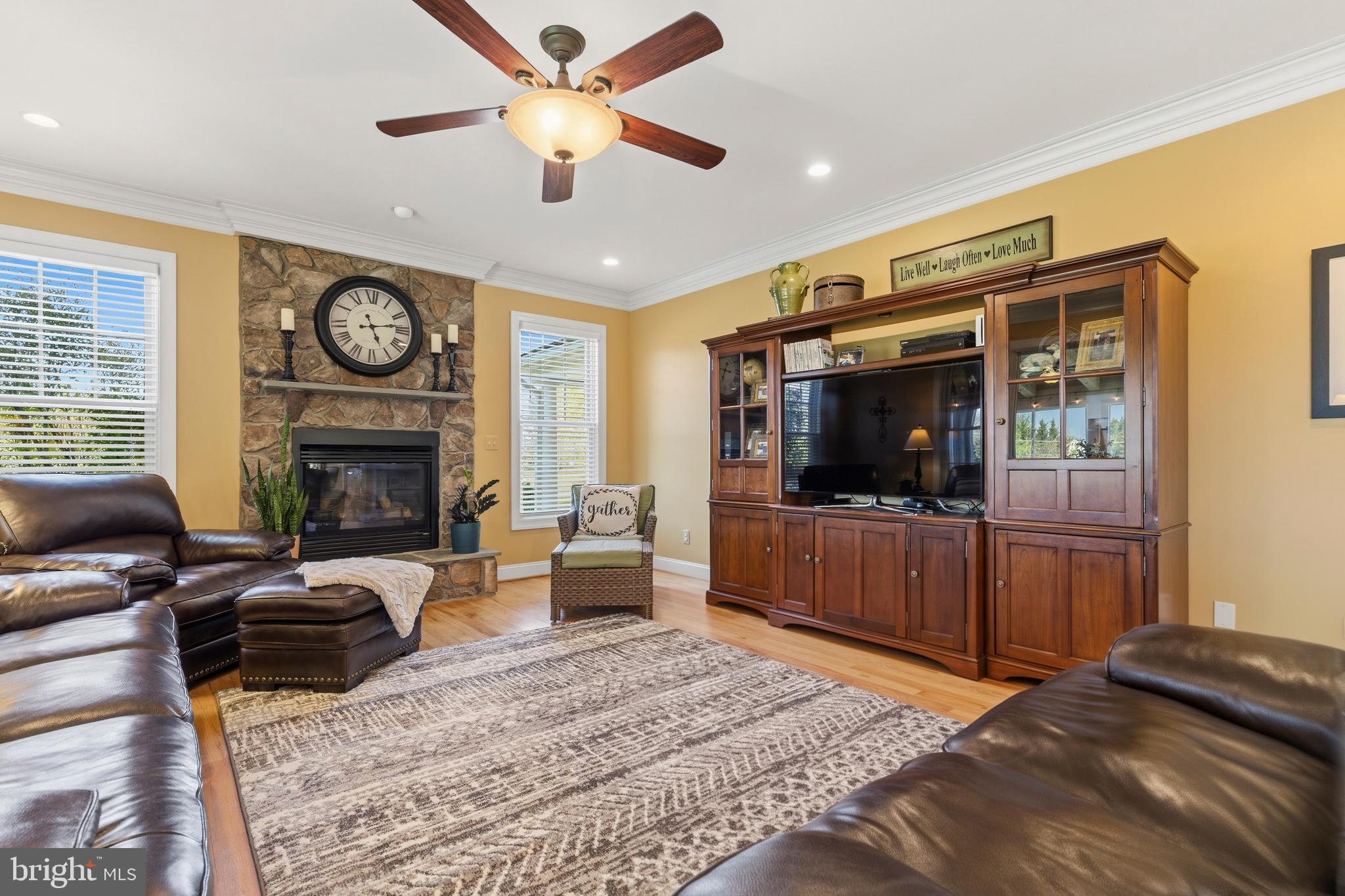 16527 Hampton Road Hamilton, VA 20158 - Photo 15 of 56 Spacious Gathering Space
