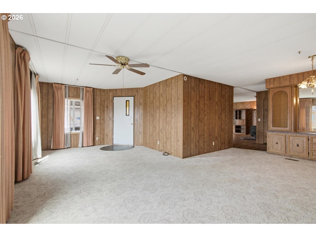 5422 Portland Road Northeast, Unit 104 Salem, OR 97305 - Photo 5 of 40 Living Room/Dining Room
