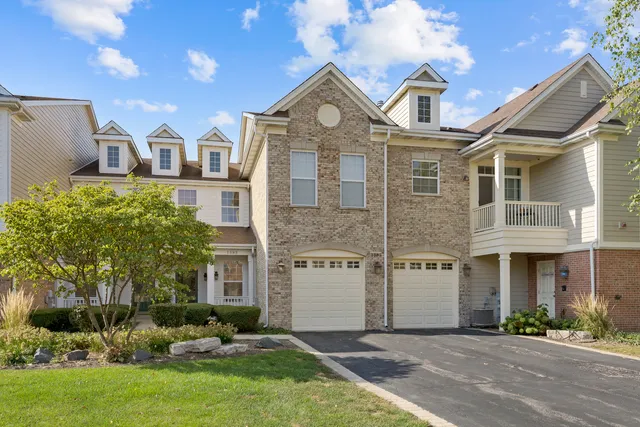 $469,000 | 1385 Scarboro Road, Unit 204, Schaumburg, IL 60193