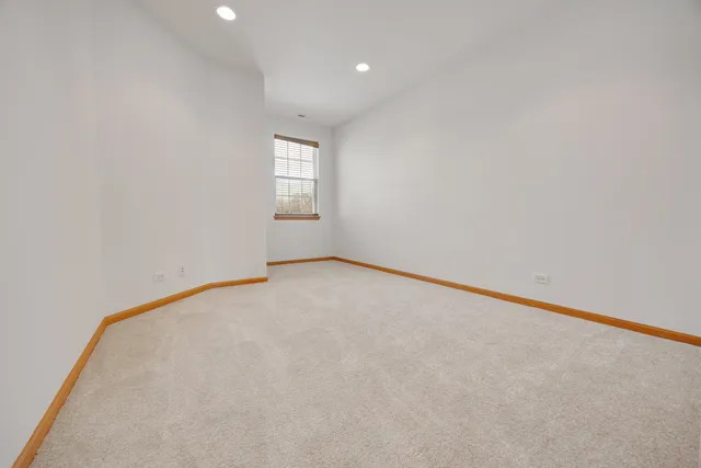 $469,000 | 1385 Scarboro Road, Unit 204, Schaumburg, IL 60193