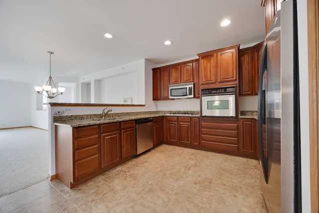 $469,000 | 1385 Scarboro Road, Unit 204, Schaumburg, IL 60193