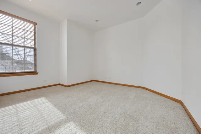 $469,000 | 1385 Scarboro Road, Unit 204, Schaumburg, IL 60193