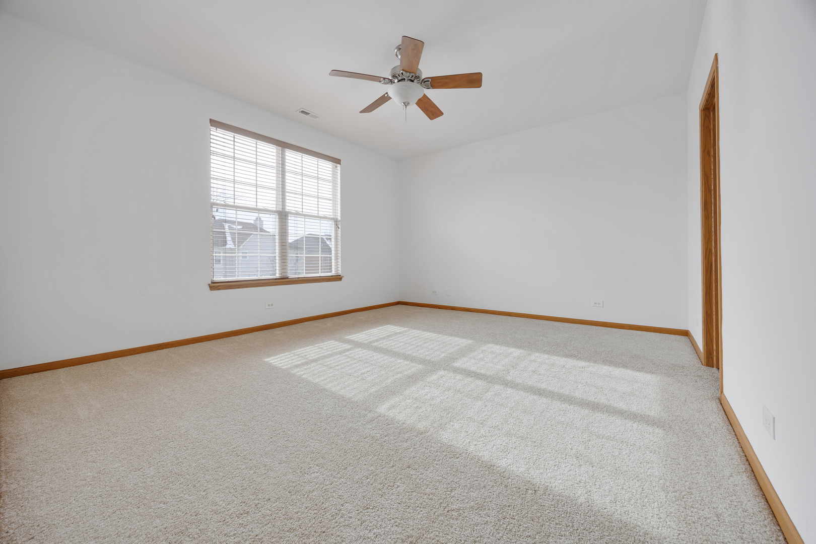 1385 Scarboro Road, Unit 204 Schaumburg, IL 60193 - Photo 9 of 18 an empty room