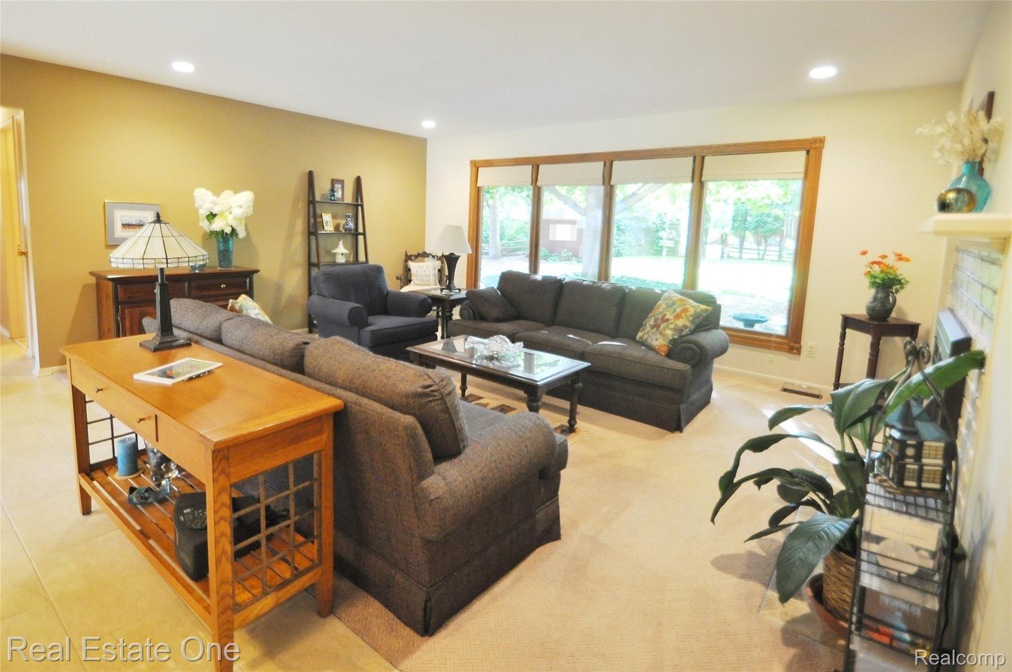 807 Ironstone Drive Rochester, MI 48309 - Photo 11 of 38 12.JPG