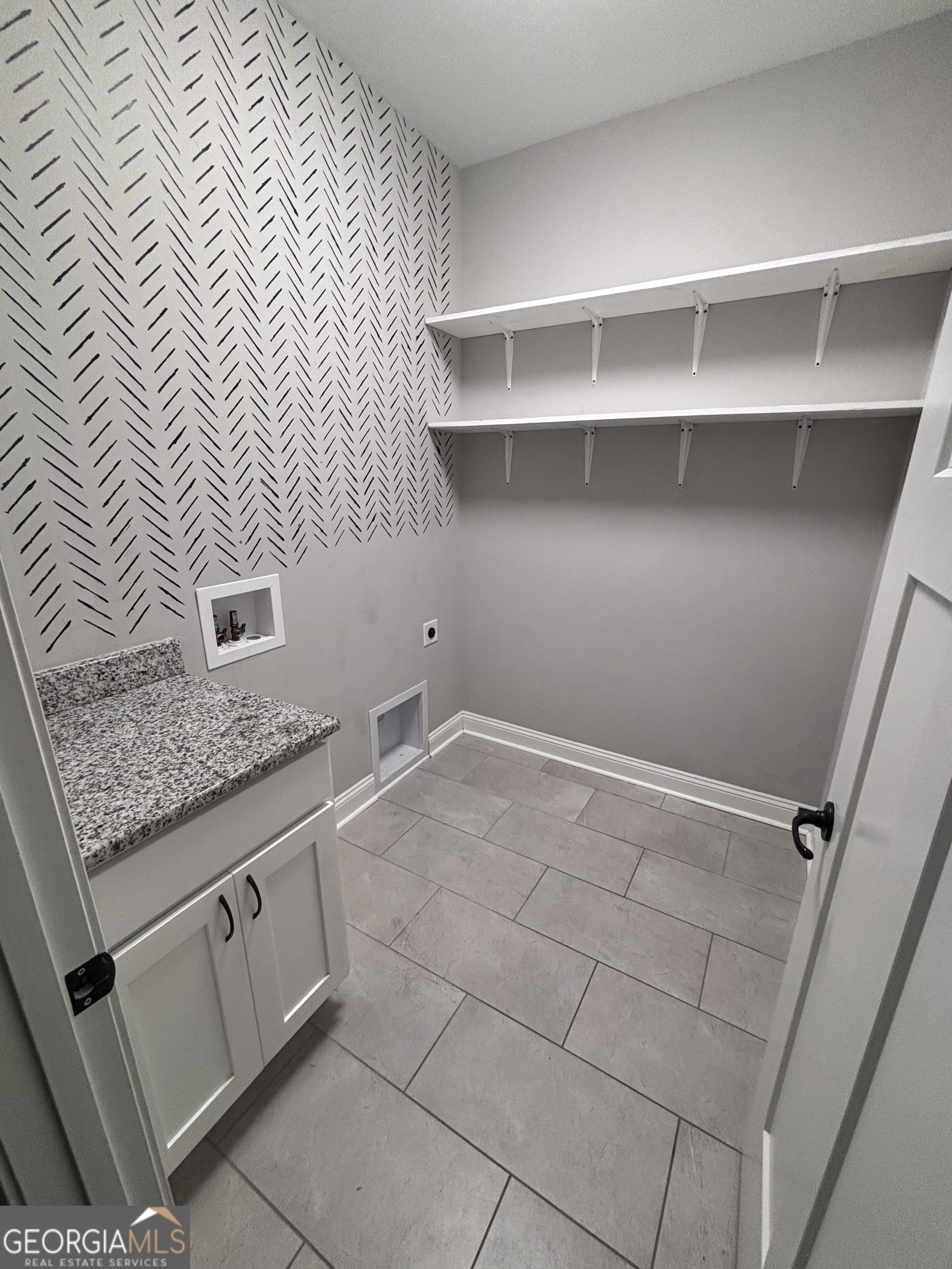 106 Logans Way Kingsland, GA 31548 - Photo 10 of 15 a room with washing machine