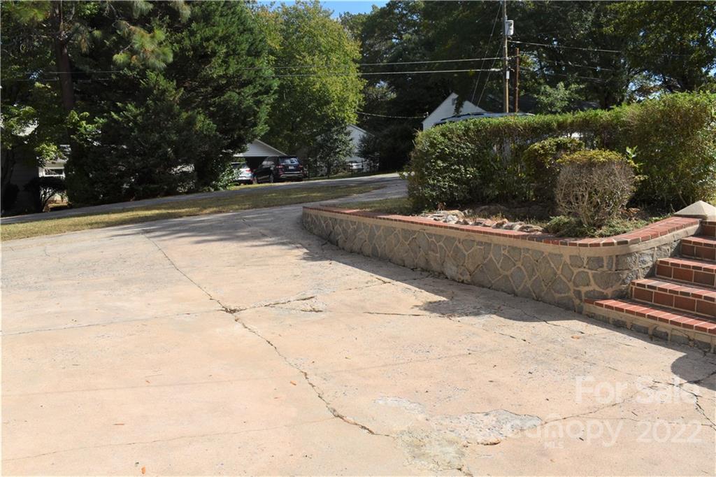 1301 Jackson Road Gastonia, NC 28052 - Photo 11 of 44 a view of a garden with plants