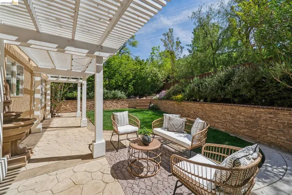 $1,748,000 | 1977 Woodbury Court, Walnut Creek, CA 94596