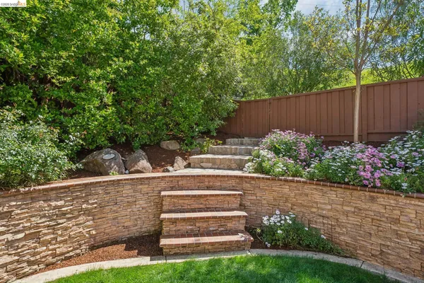 $1,748,000 | 1977 Woodbury Court, Walnut Creek, CA 94596