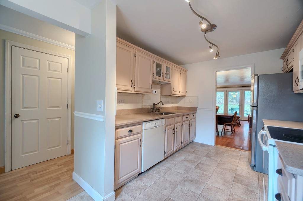 701 Ridgefield Circle, Unit A Clinton, MA 01510 - Photo 4 of 27 Gallery Image 4