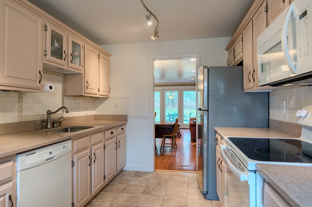 701 Ridgefield Circle, Unit A Clinton, MA 01510 - Photo 5 of 27 Gallery Image 5