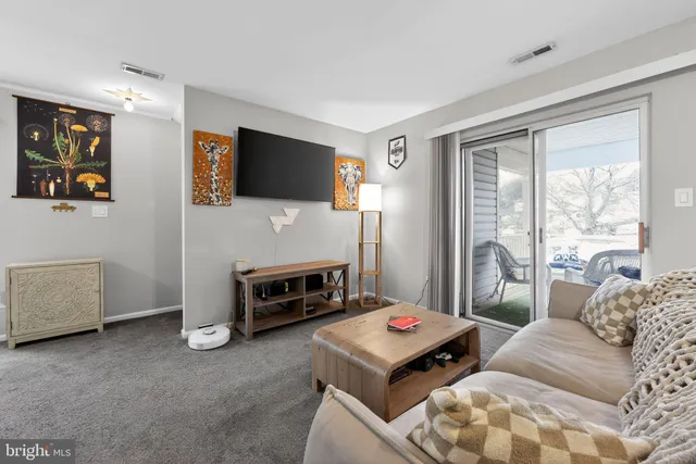 $235,000 | 108 Steeplechase Court, Woodbury, NJ 08096