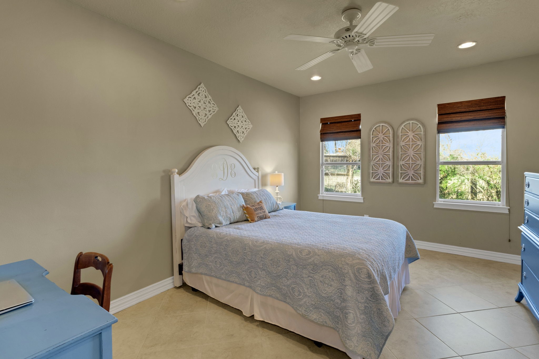 290 Harbor Run Drive Coldspring, TX 77331 - Photo 23 of 42 Guest bedroom with ensuite bathroom
