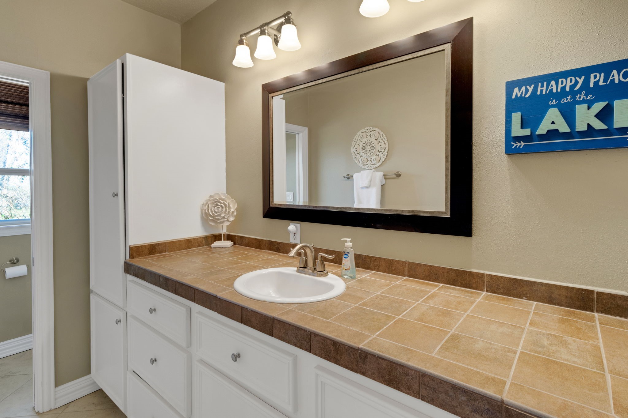 290 Harbor Run Drive Coldspring, TX 77331 - Photo 25 of 42 Guest ensuite bathroom