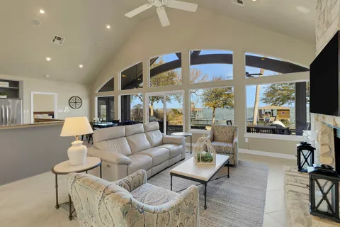 $1,100,000 | 290 Harbor Run Drive, Coldspring, TX 77331