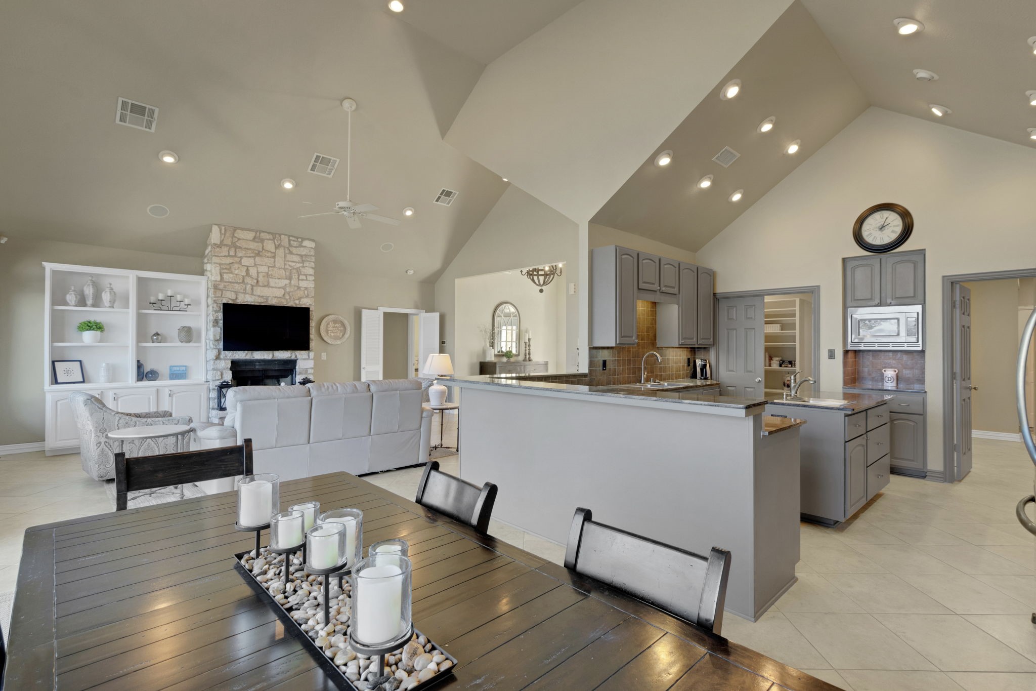 290 Harbor Run Drive Coldspring, TX 77331 - Photo 10 of 42 The high ceilings create a bright and spacious living area