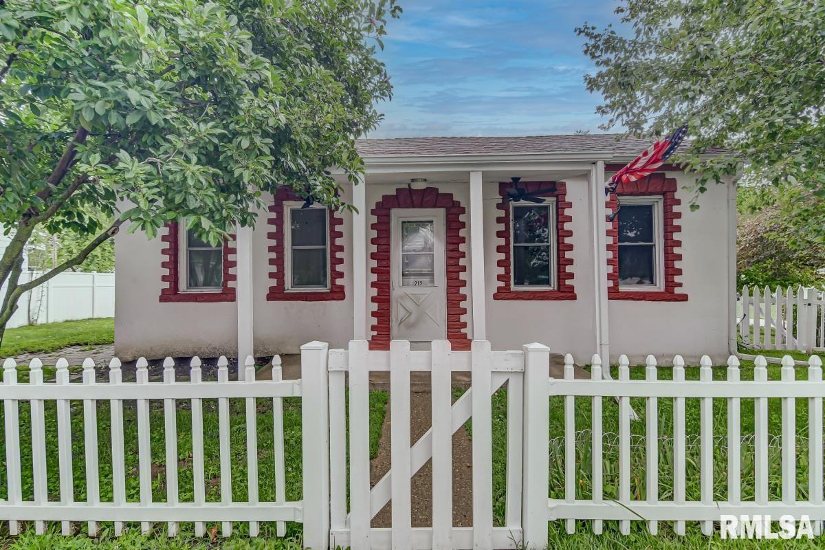212 South Main Street Athens, IL 62613 - Photo 1 of 28 Gallery Image 1