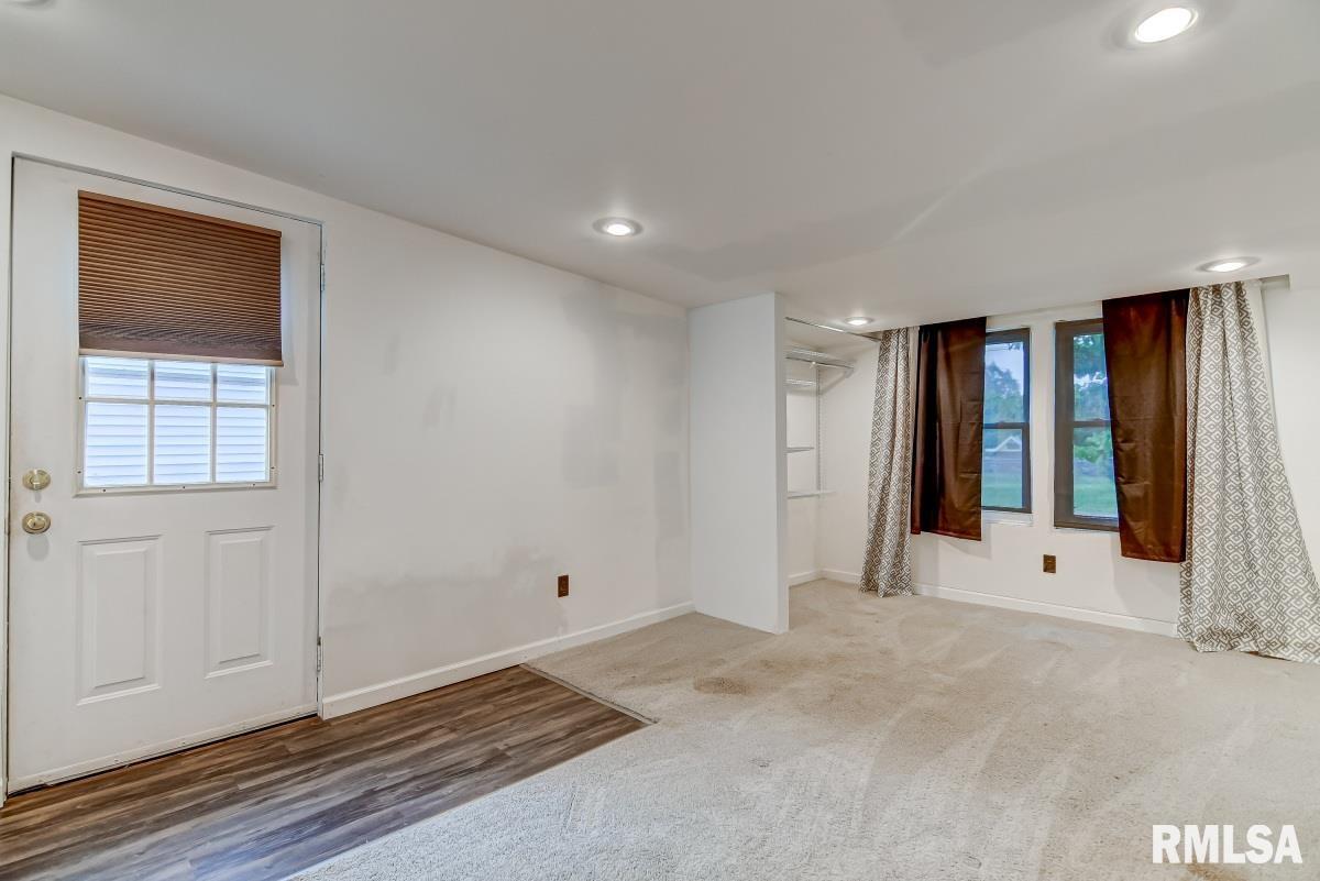212 South Main Street Athens, IL 62613 - Photo 12 of 28 Gallery Image 12