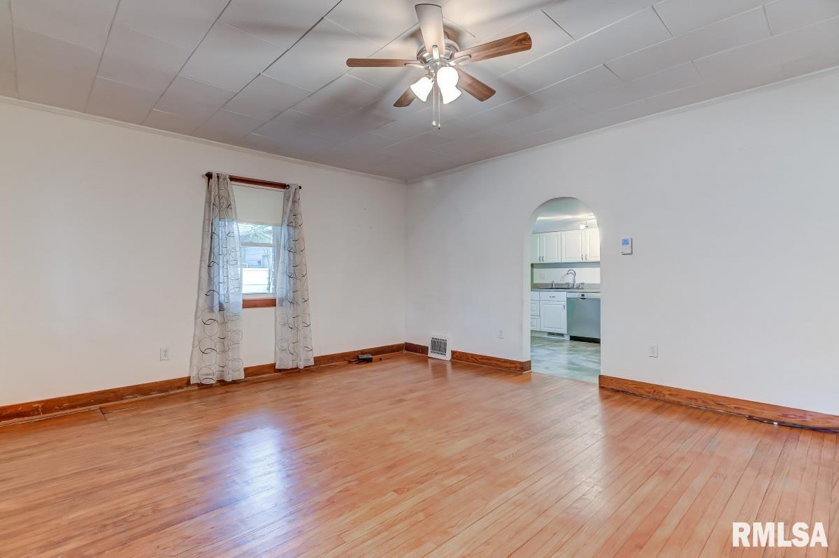212 South Main Street Athens, IL 62613 - Photo 2 of 28 Gallery Image 2