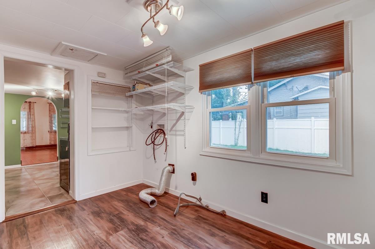 212 South Main Street Athens, IL 62613 - Photo 23 of 28 Gallery Image 23