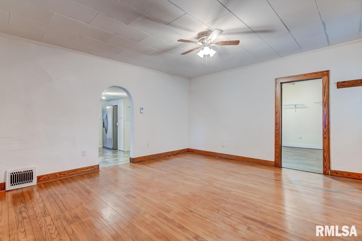 212 South Main Street Athens, IL 62613 - Photo 5 of 28 Gallery Image 5