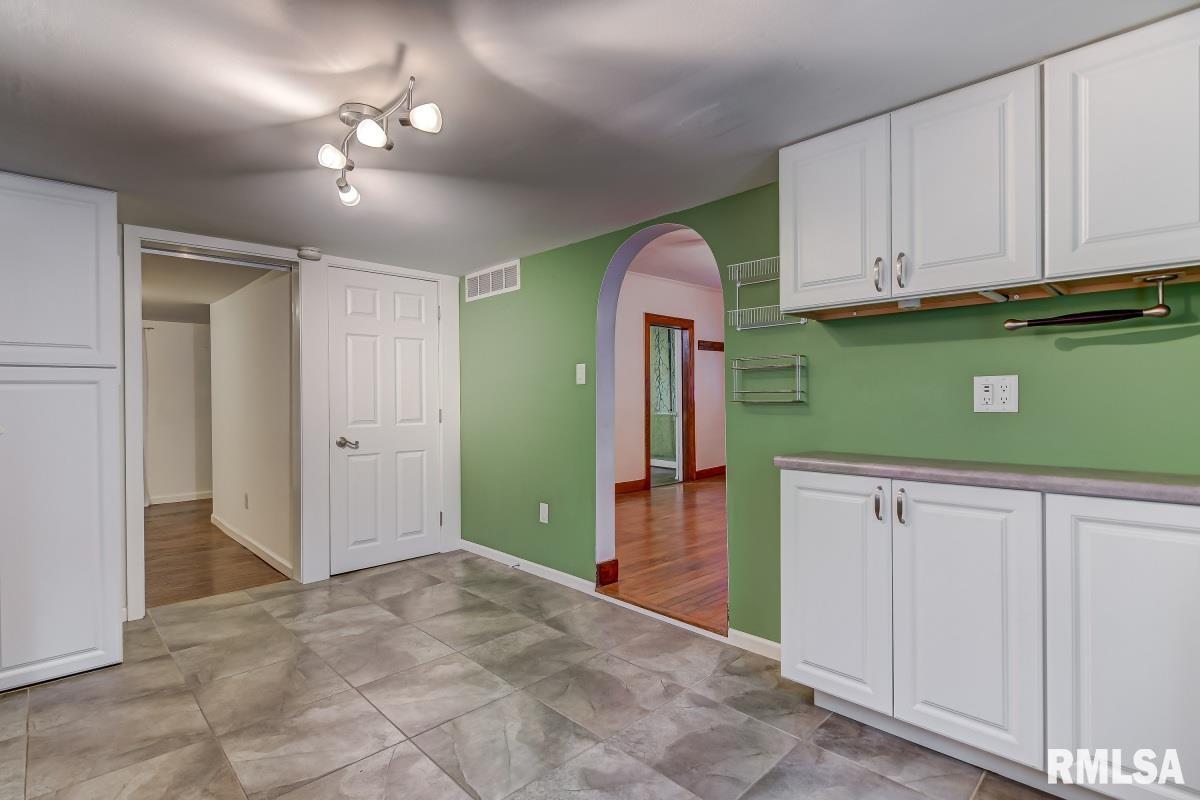 212 South Main Street Athens, IL 62613 - Photo 10 of 28 Gallery Image 10