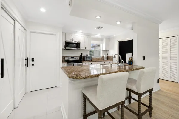 $5,250 | 556 Southwest 24th Avenue, Boynton Beach, FL 33435