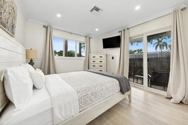 $5,250 | 556 Southwest 24th Avenue, Boynton Beach, FL 33435