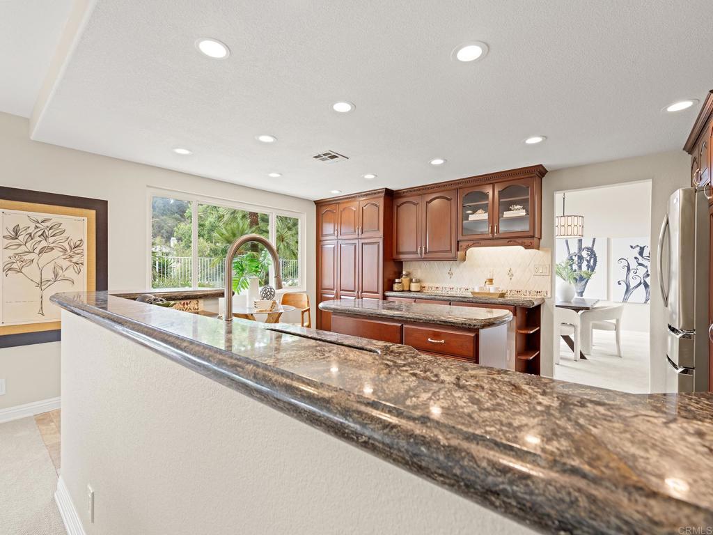 1661 Willowhaven Road Encinitas, CA 92024 - Photo 7 of 40 Kitchen