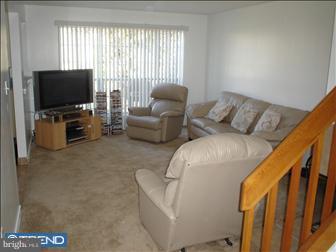 116 Crossing Way Lindenwold, NJ 08021 - Photo 2 of 6 Living Room
