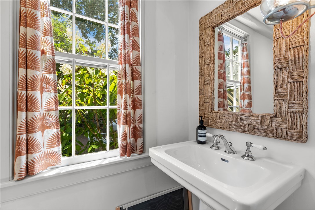 22 Bridge Street Newport, RI 02840 - Photo 3 of 30