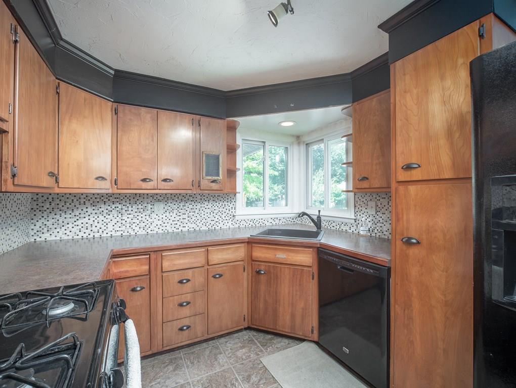 57 Blue Bell Road Worcester, MA 01606 - Photo 11 of 30 Gallery Image 11