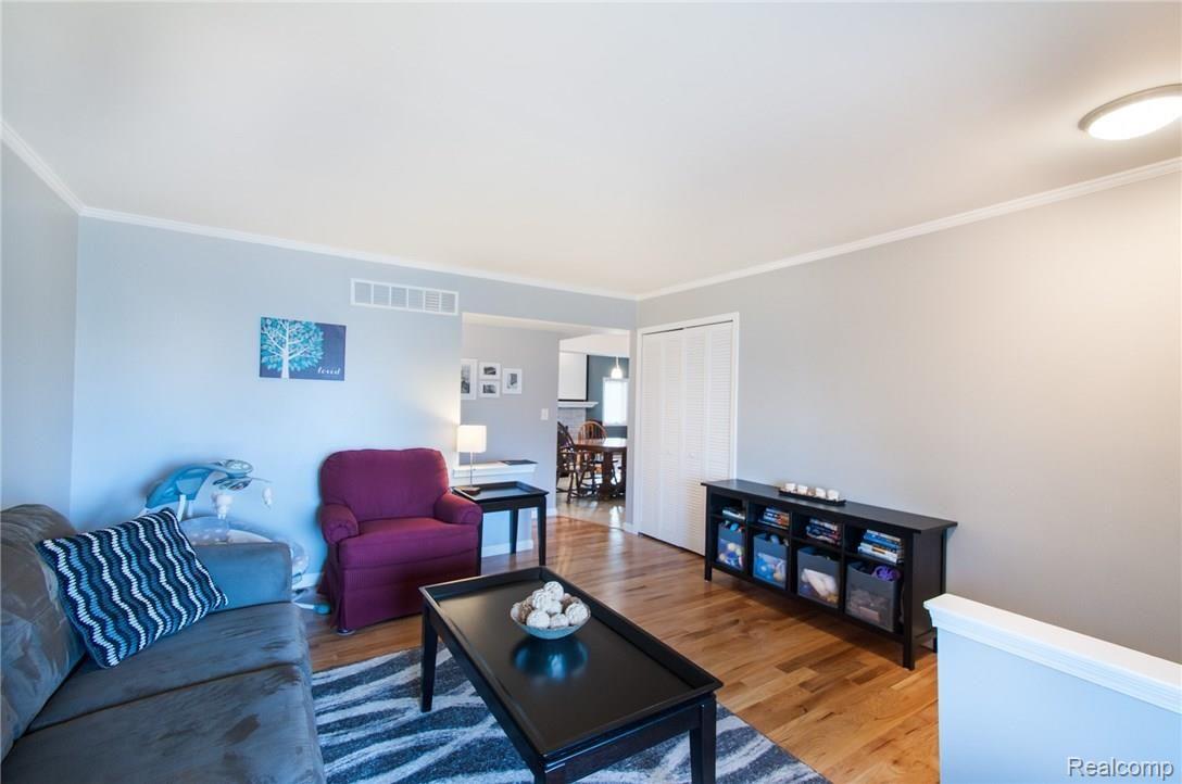 47846 Chrys Road Macomb, MI 48044 - Photo 4 of 46 ChrysRd_47846_Living_02.jpg