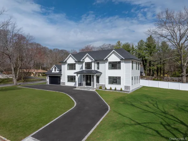 $1,549,000 | 11 Edcris Lane, Huntington, NY 11743