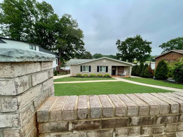 $645,900 | 155 Lakeview Drive, Inman, SC 29349