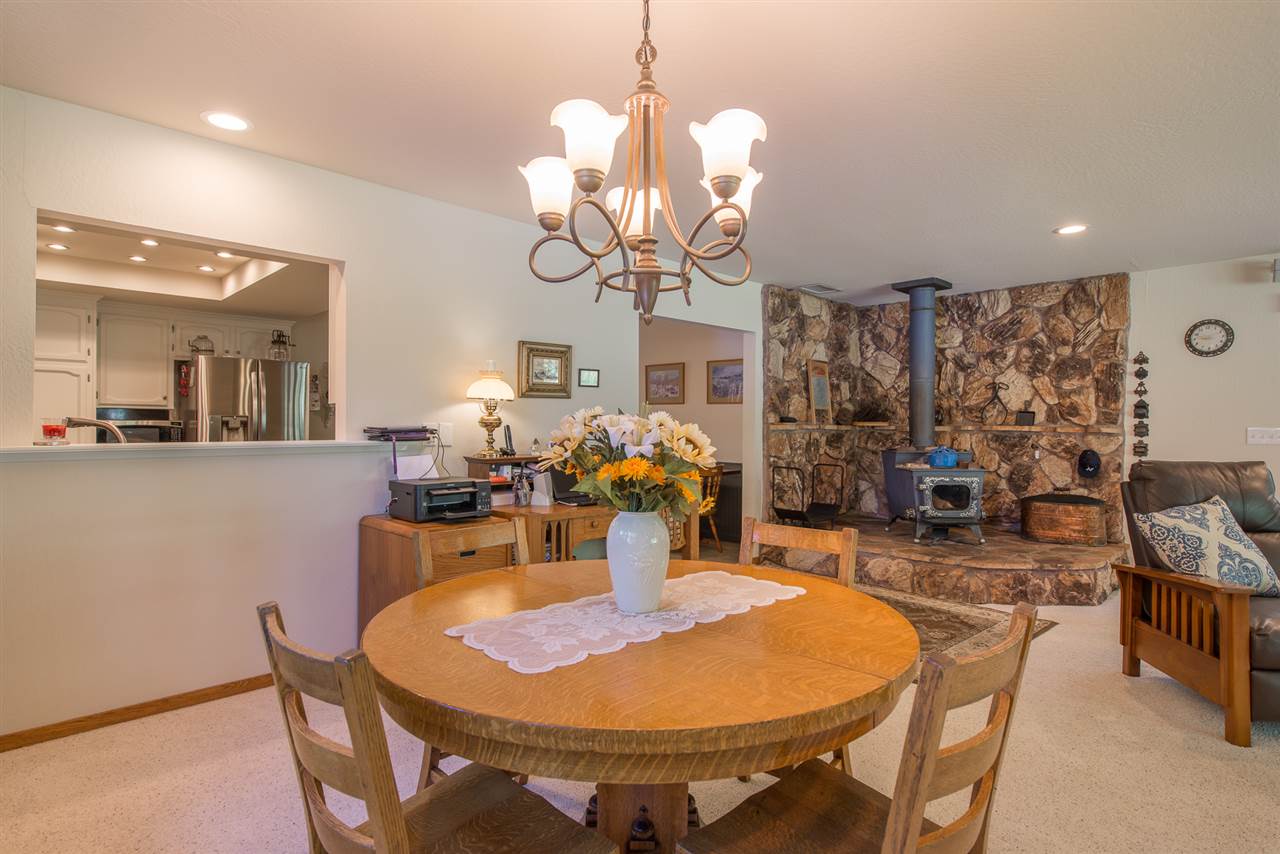 11202 Bishop Pine Road Truckee, CA 96161 - Photo 13 of 21 a view of a dining room with furniture