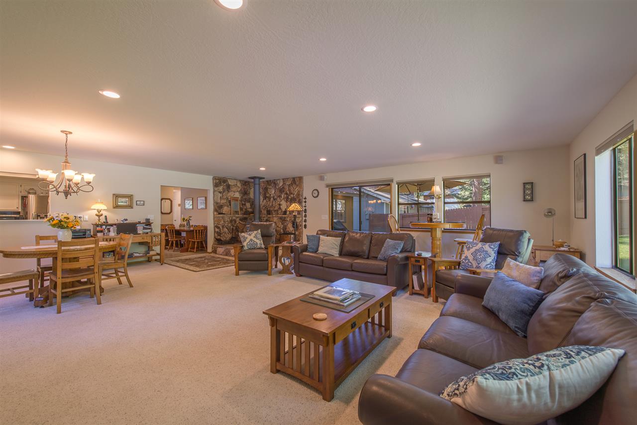 11202 Bishop Pine Road Truckee, CA 96161 - Photo 8 of 21 a living room with furniture