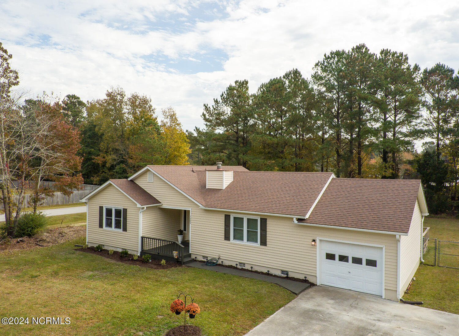 1209 Nine Foot Road Newport, NC 28570 - Photo 4 of 24 MAX_0235