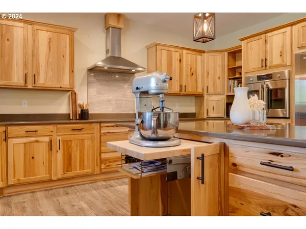 $1,399,000 | 36 Lonesome Pines Drive, Trout Lake, WA 98650