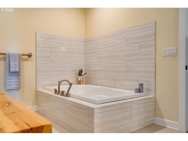 $1,399,000 | 36 Lonesome Pines Drive, Trout Lake, WA 98650