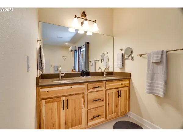 $1,399,000 | 36 Lonesome Pines Drive, Trout Lake, WA 98650