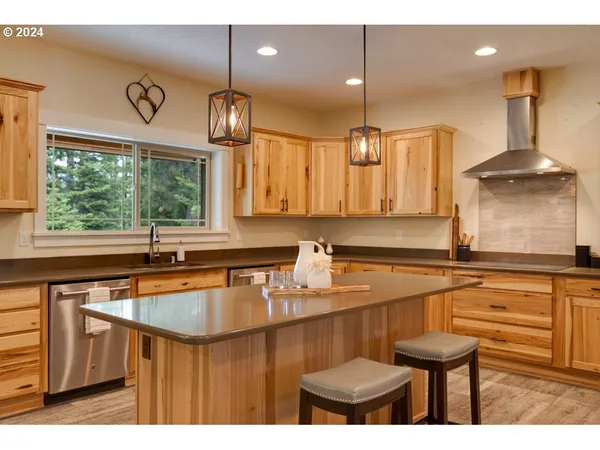 $1,399,000 | 36 Lonesome Pines Drive, Trout Lake, WA 98650