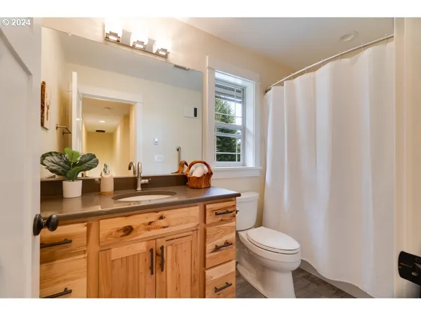 $1,399,000 | 36 Lonesome Pines Drive, Trout Lake, WA 98650