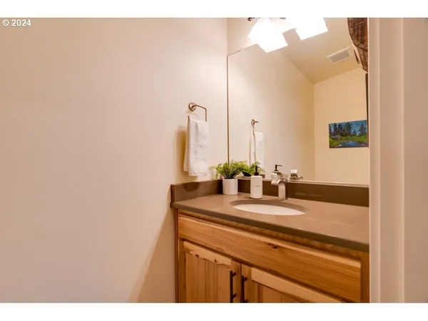 $1,399,000 | 36 Lonesome Pines Drive, Trout Lake, WA 98650